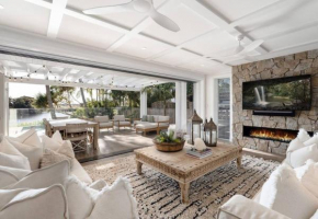Fuller Holidays - Belongil Sunset - Giaour Street, Belongil Beach Byron Bay